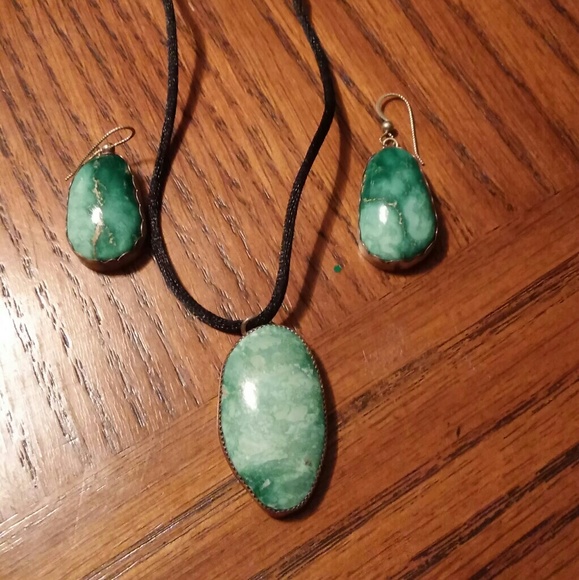 Precious stone pendant and earring set with silk - Picture 2 of 2
